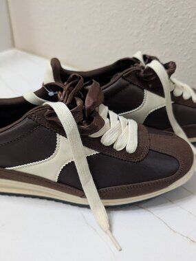 Women’s Skyler Jogger Sneakers – Universal Thread Brown Size 8